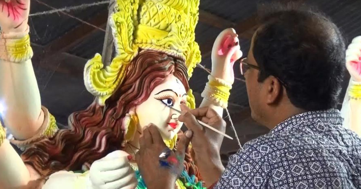 লোকসানের শঙ্কায় নরসিংদীর প্রতিমাশিল্পীরা!