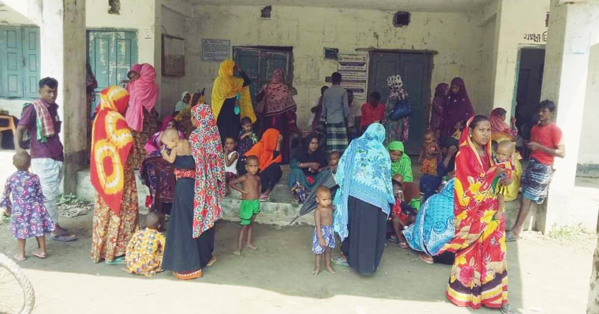 টিকা নিতে এসে হতাশ হয়ে বাড়ি ফিরলেন সহস্রাধিক মানুষ
