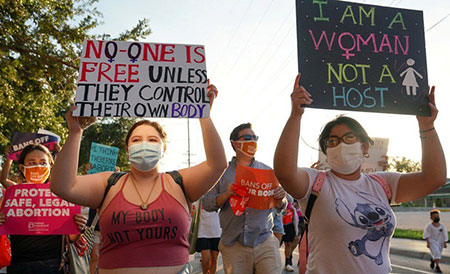 টেক্সাসে বিচারক গর্ভপাত বন্ধের আইন আটকে দিলেন