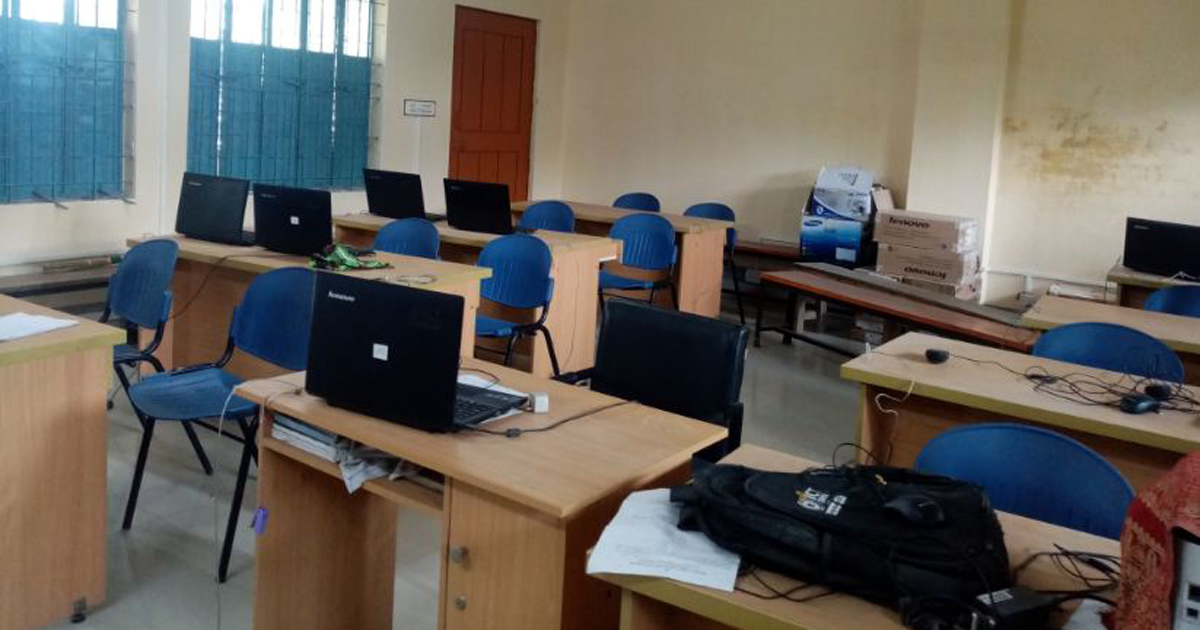 অবহেলায় অকেজো স্কুলগুলোর ডিজিটাল ল্যাব