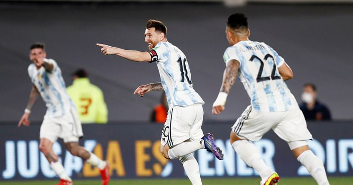 উরুগুয়ের জালে আর্জেন্টিনার তিন, মেসি পেলেন ৮০তম গোল