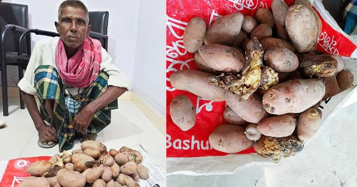 নষ্ট ত্রান সামগ্রী ফেরত দিলেন দুই বৃদ্ধ