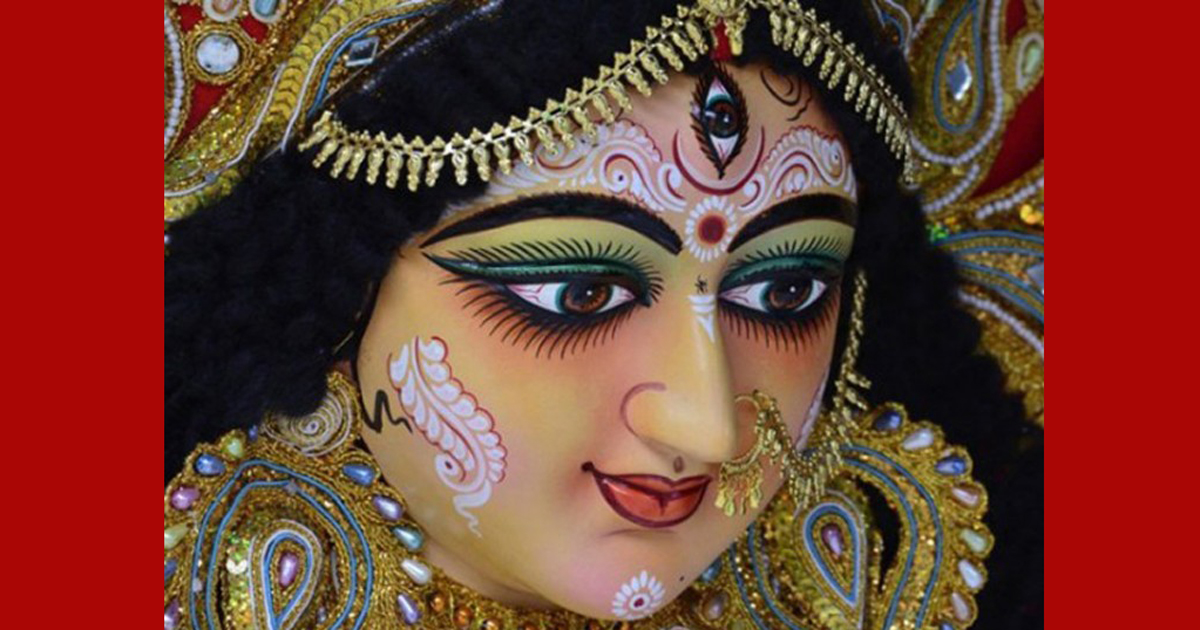 মহাঅষ্টমী আজ, সাড়ম্বরে চলছে দেবী বন্দনা