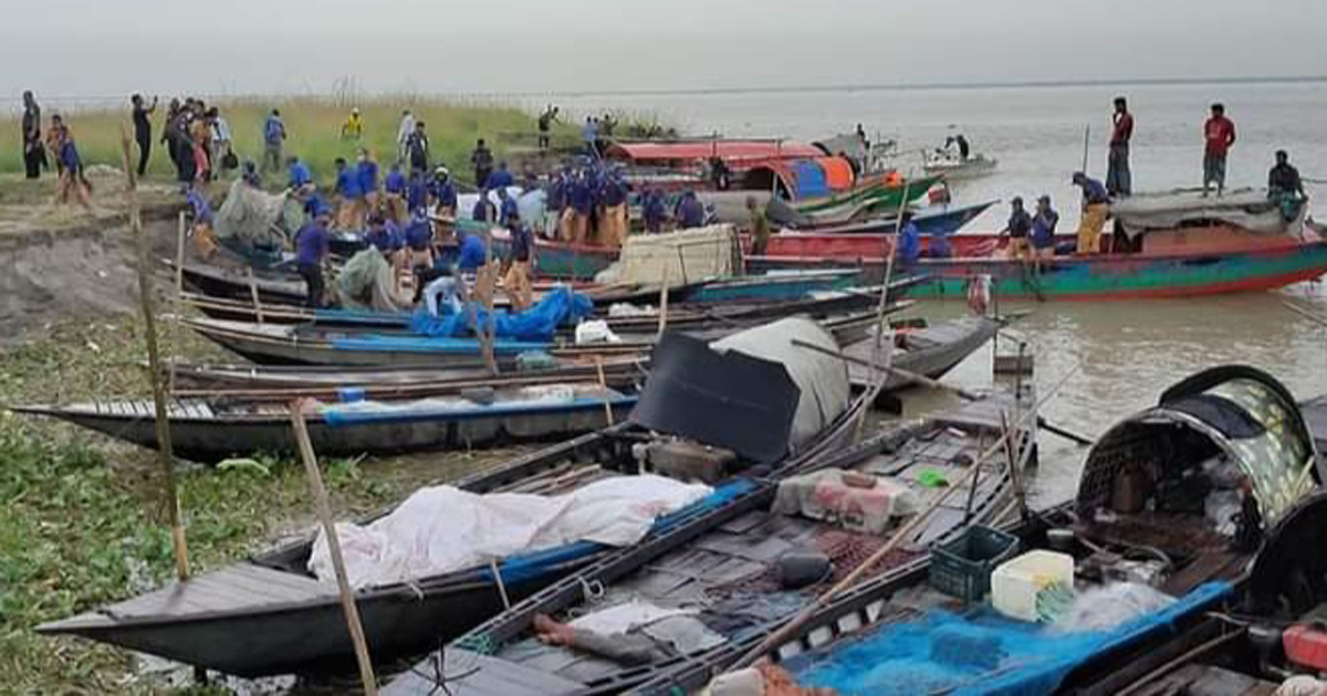 মা ইলিশ রক্ষা অভিযানে অর্ধশত ট্রলার জব্দ