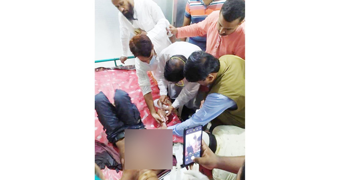 পূজামন্ডপে বিদ্যুতায়িত শিশুকে চিকিৎসা দিয়েছেন এমপি