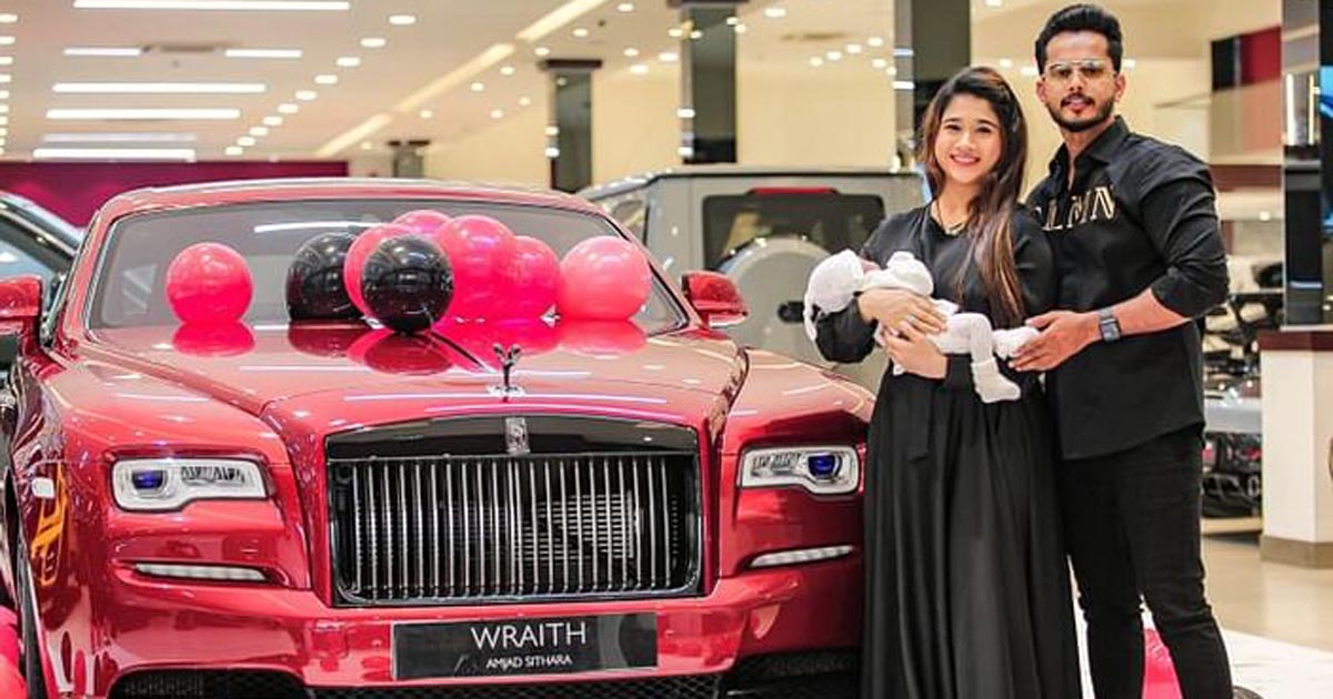 জন্মদিনে স্ত্রীকে ছয় কোটি রুপির গাড়ি উপহার