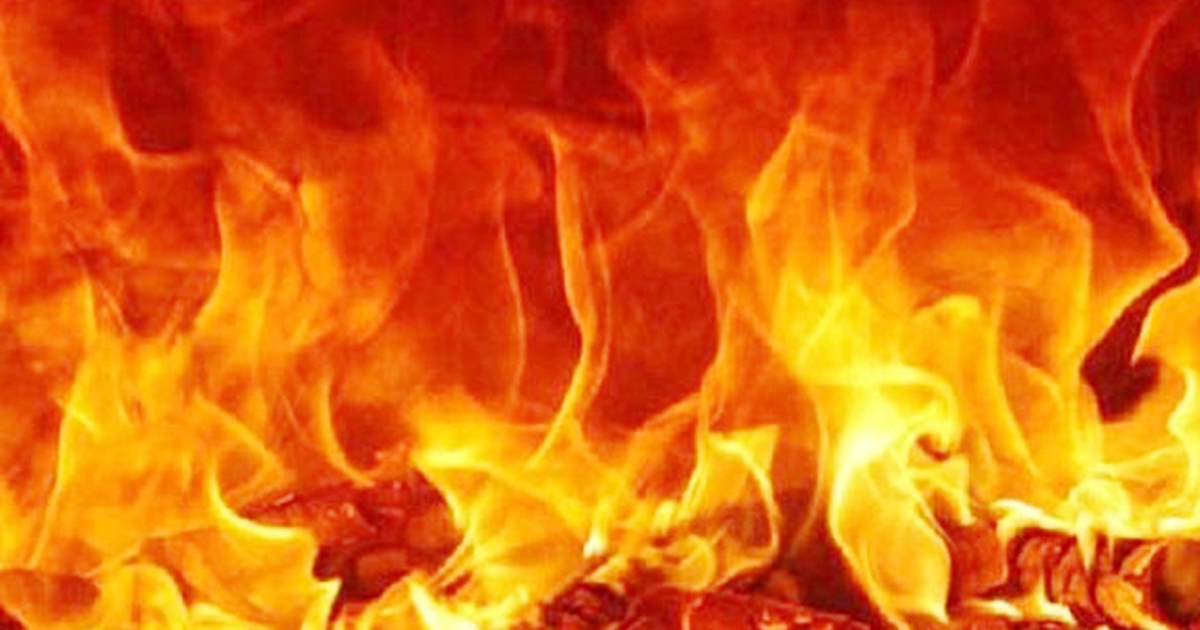 স্ত্রীর সঙ্গে ঝগড়া করে বাড়িতে আগুন, নিঃস্ব হলো পড়শিরাও