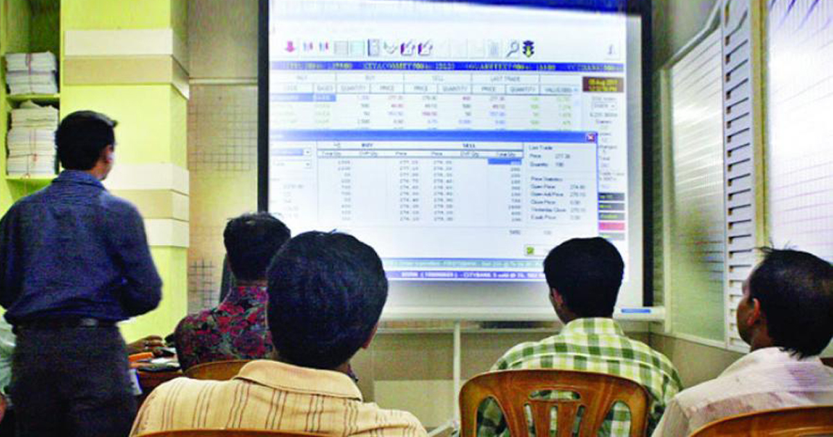 সূচকের বড় পতনে চলছে লেনদেন