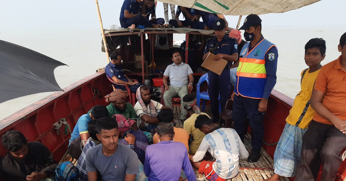 ইলিশ শিকার বন্ধের ২২ দিনে শিবচরে ২৮৭ জেলের কারাদণ্ড