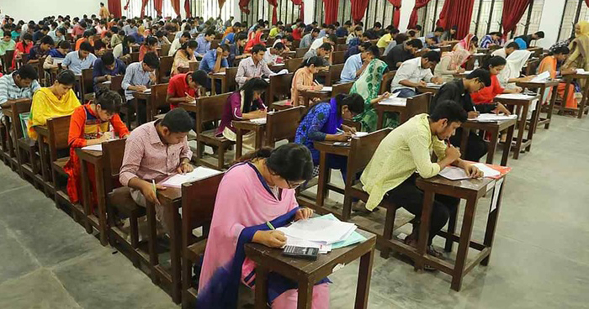 বিসিএসসহ এক দিনে ১৩ পরীক্ষা, চাকরিপ্রার্থীদের ক্ষোভ