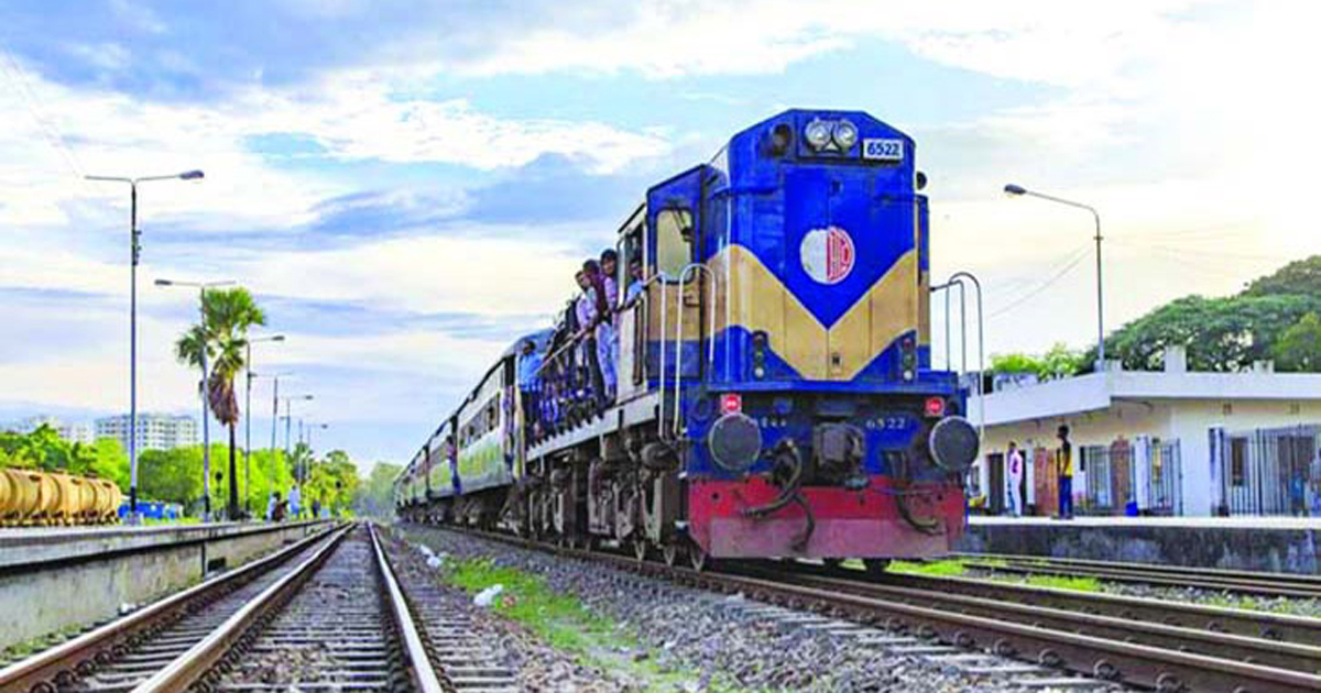 ৪ ঘণ্টা পর ঢাকার সঙ্গে চট্টগ্রামের ট্রেন চলাচল স্বাভাবিক