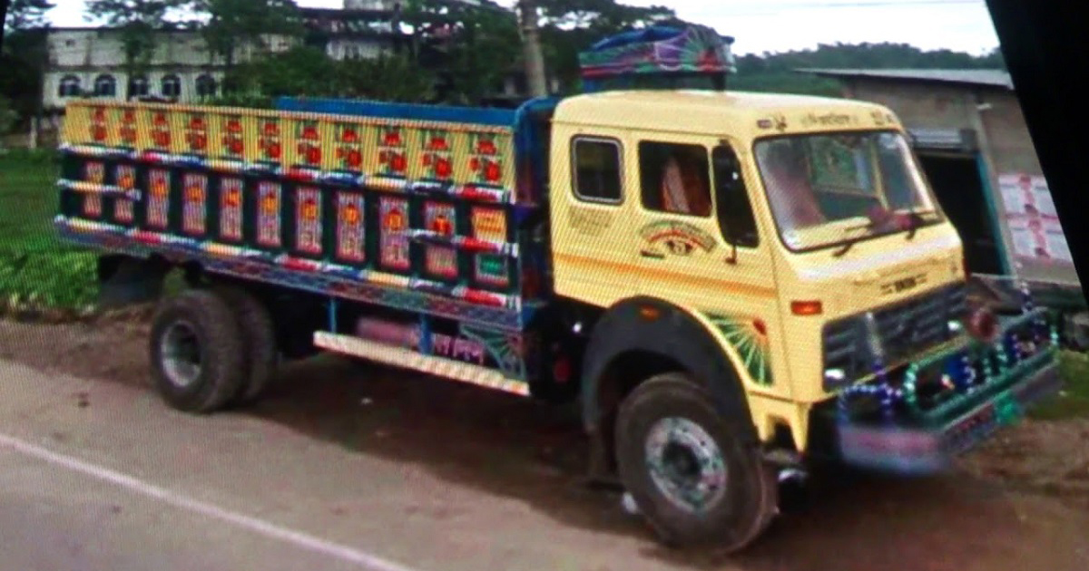 গুলশানে ট্রাকের ধাক্কায় বাবার কোলে থাকা শিশুর মৃত্যু