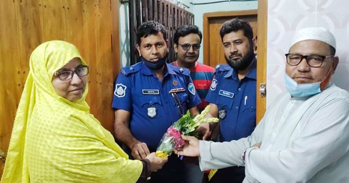 বিসিএসে উত্তীর্ণ হাজীগঞ্জের ৭ শিক্ষার্থীর বাসায় ওসি