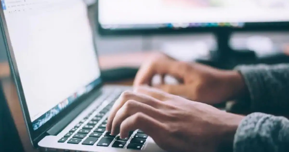 পর্নে আসক্ত স্বামীকে ফেরাতে আদালতে স্ত্রী