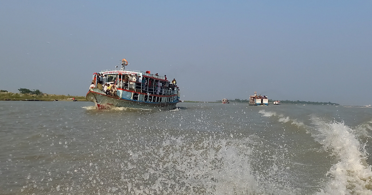 বাংলাবাজার-শিমুলিয়া রুটে সময় বাড়ল লঞ্চ চলাচলের
