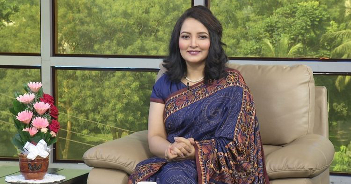 মাতৃত্ব উপভোগ করছেন মুনমুন