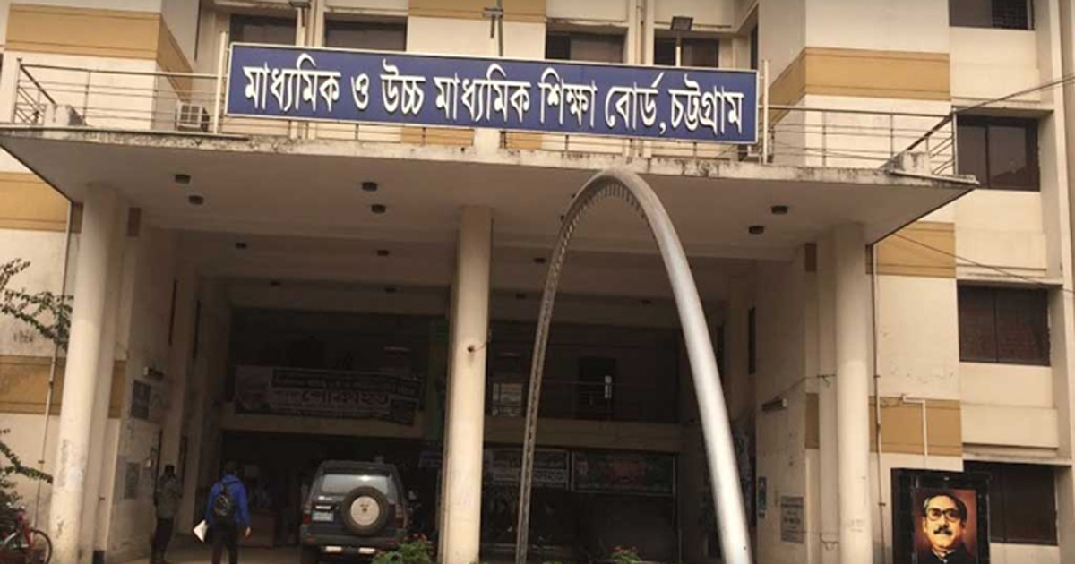 সন্তান পরীক্ষার্থী, দায়িত্ব থেকে সরে দাড়ালেন চেয়ারম্যান ও পরীক্ষা নিয়ন্ত্রক