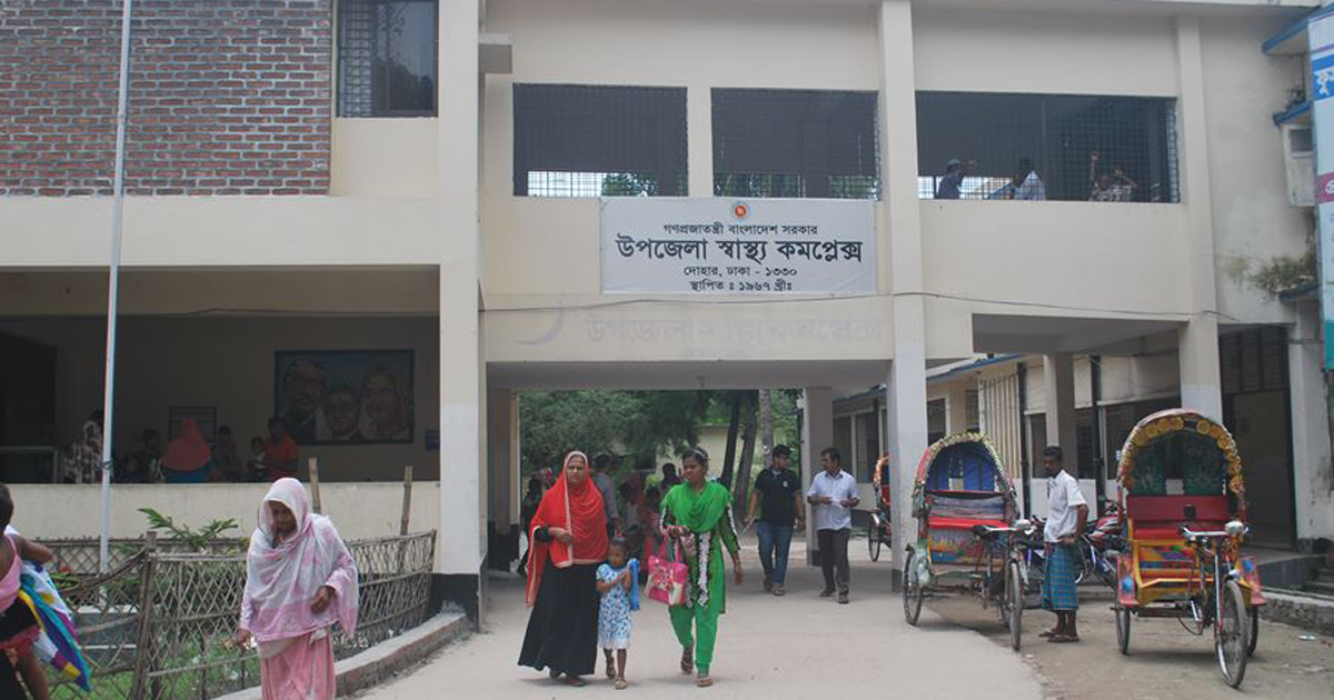 পল্লী বিদ্যুতের খুঁটি বহনকারী লরি খাদে পড়ে নিহত ২