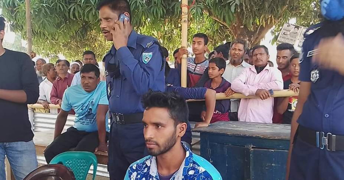 ঠাকুরগাঁওয়ে জাল ভোট দিতে গিয়ে ধরা পড়ল কিশোর