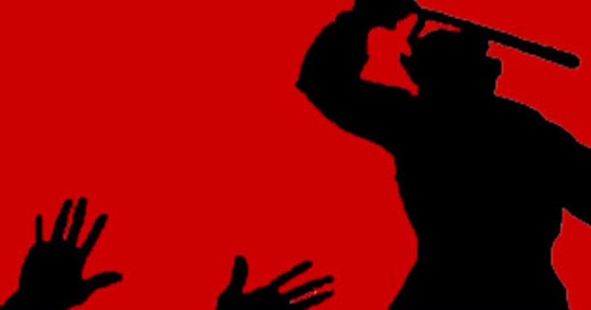 ঘুম থেকে ডেকে দেয়ায় বাবাকে পিটিয়ে হত্যা