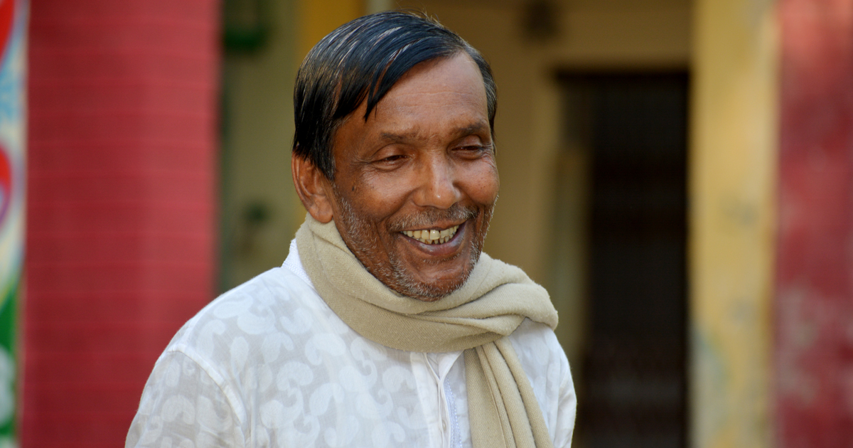 পীরের নির্দেশে ৩০ বছর ধরে জুতা ছাড়া চলাফেরা করেন জয়নাল