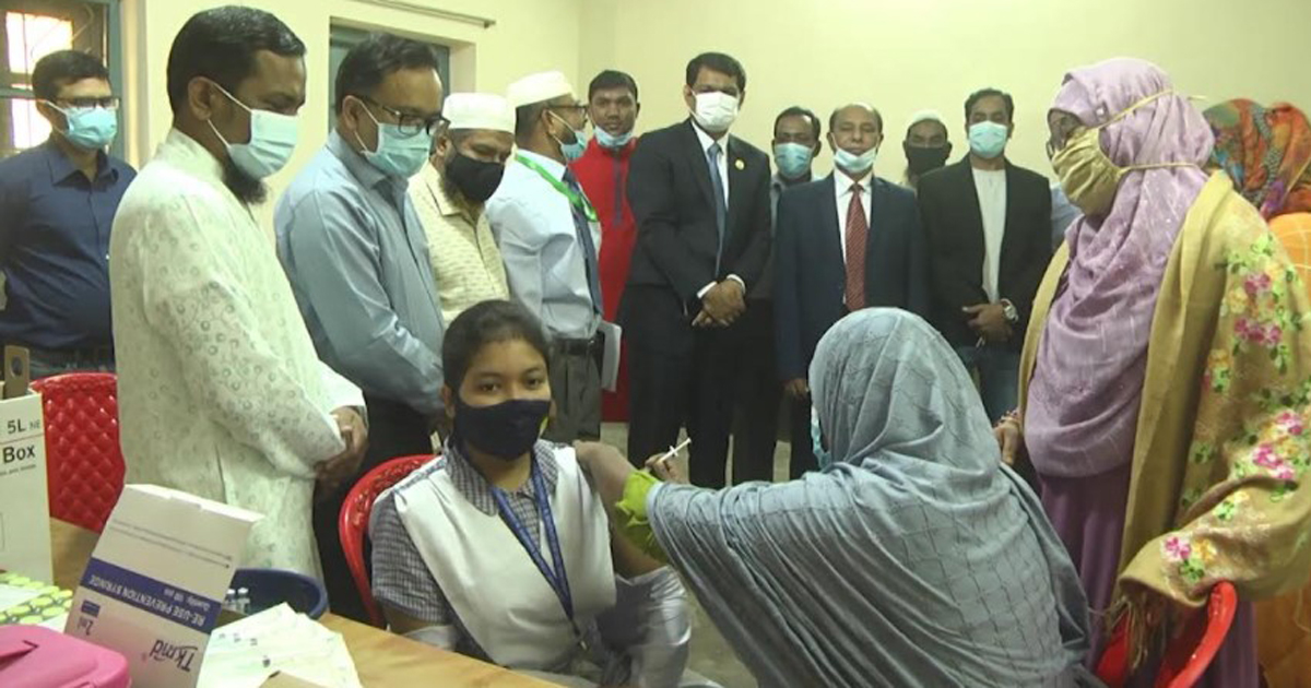 রংপুরে এইচএসসি পরীক্ষার্থীদের টিকাদান শুরু
