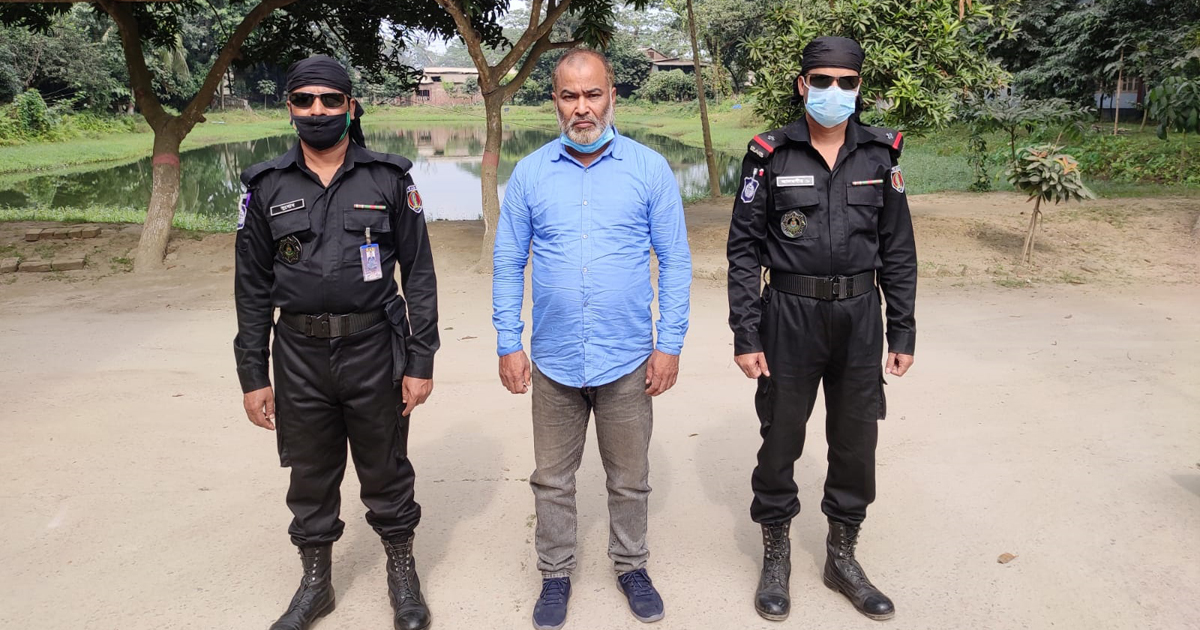 খুনের আসামি ভারতে পালানোর সময় গ্রেফতার