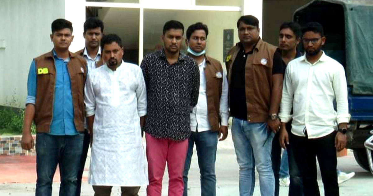 নরসিংদীর নবনির্বাচিত ইউপি চেয়ারম্যান অস্ত্র ও সহযোগীসহ গ্রেফতার