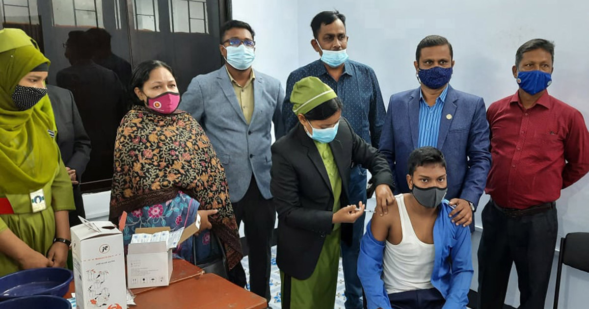 সৈয়দপুরে এইচএসসি পরীক্ষার্থীদের টিকাদান কার্যক্রম শুরু