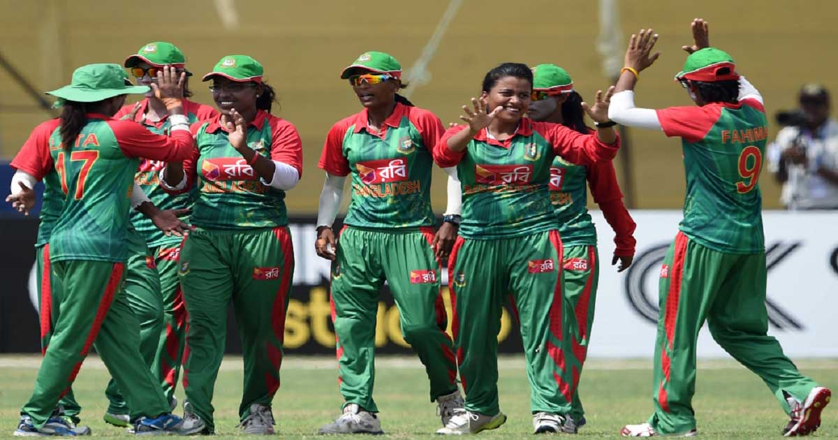 দেশে ফেরা কঠিন হচ্ছে নারী ক্রিকেটারদের