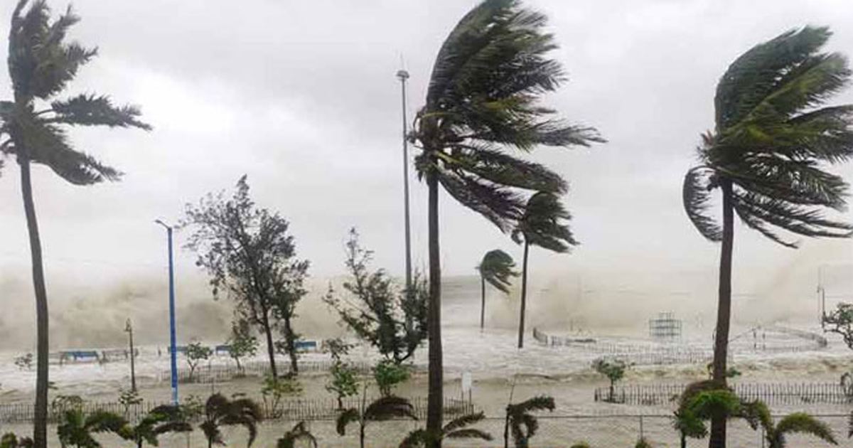 ‘জাওয়াদ’র প্রভাবে উত্তাল সাগর, ঝরছে বৃষ্টি