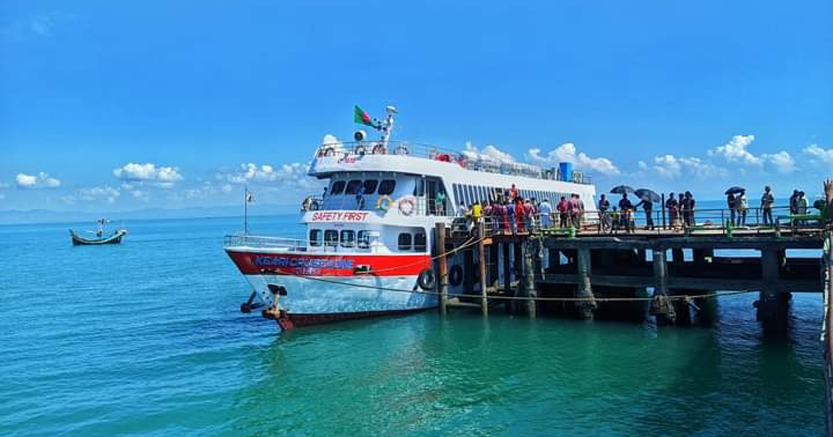 ঘূর্ণিঝড় জাওয়াদ : সেন্টমার্টিনে জাহাজ চলাচল বন্ধ