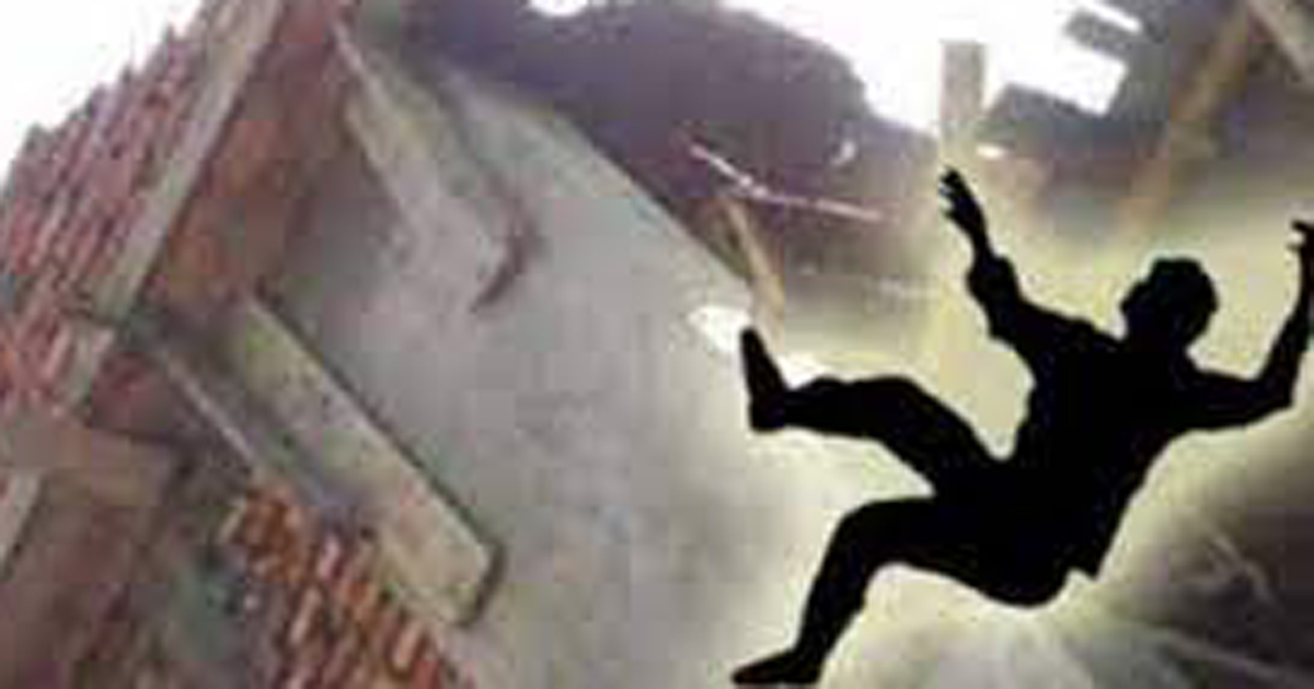 নির্মাণাধীন মসজিদের ছাদ থেকে পড়ে শ্রমিকের মৃত্যু