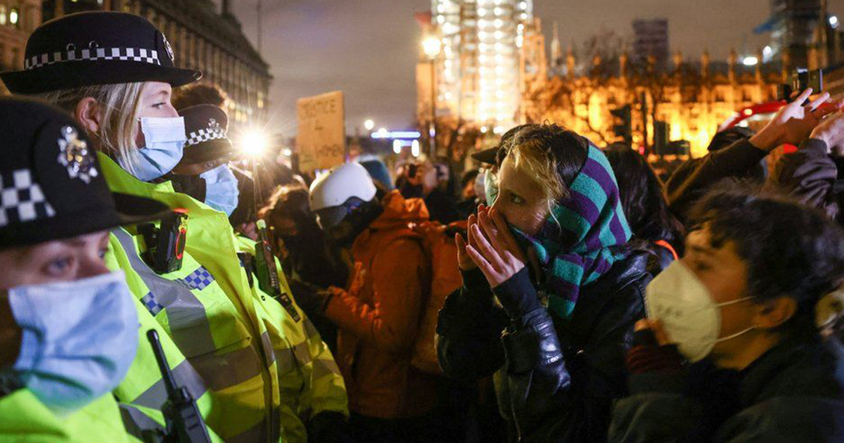 ওমিক্রন তাণ্ডবে যুক্তরাজ্যে জরুরি অবস্থা ঘোষণা