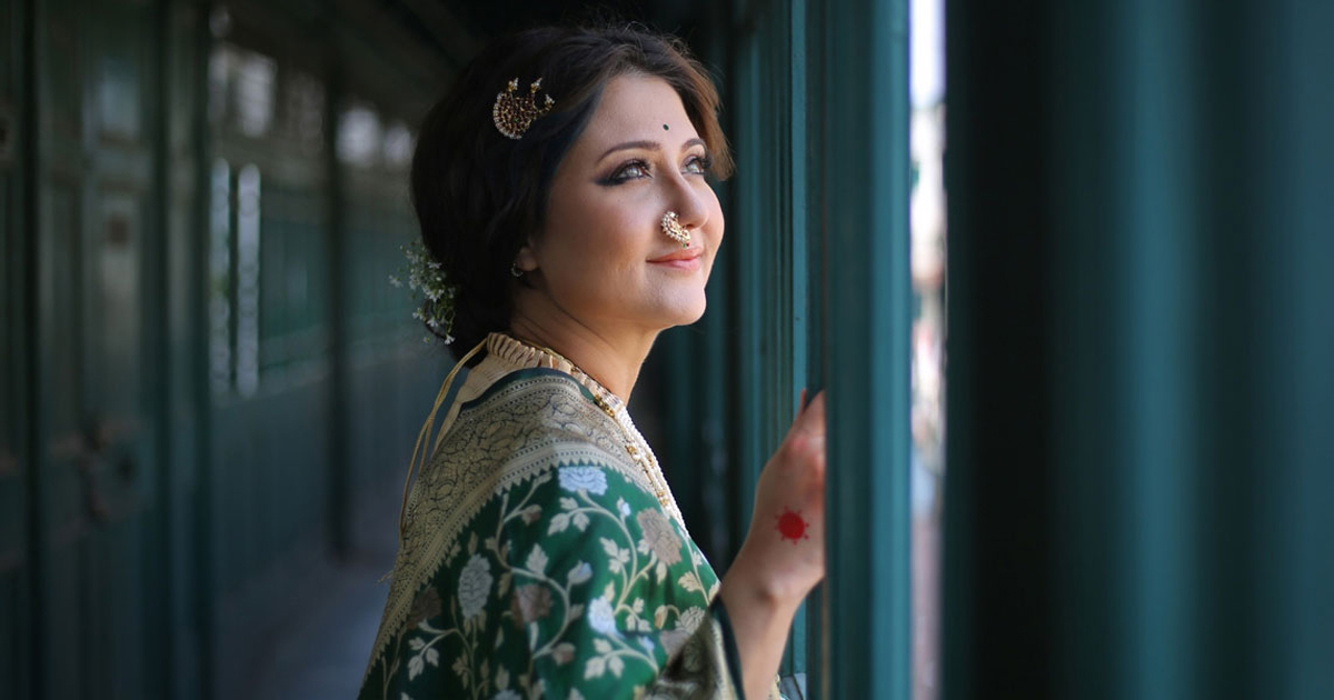 একচল্লিশেও নিজেকে আলাদা রেখেছেন স্বস্তিকা