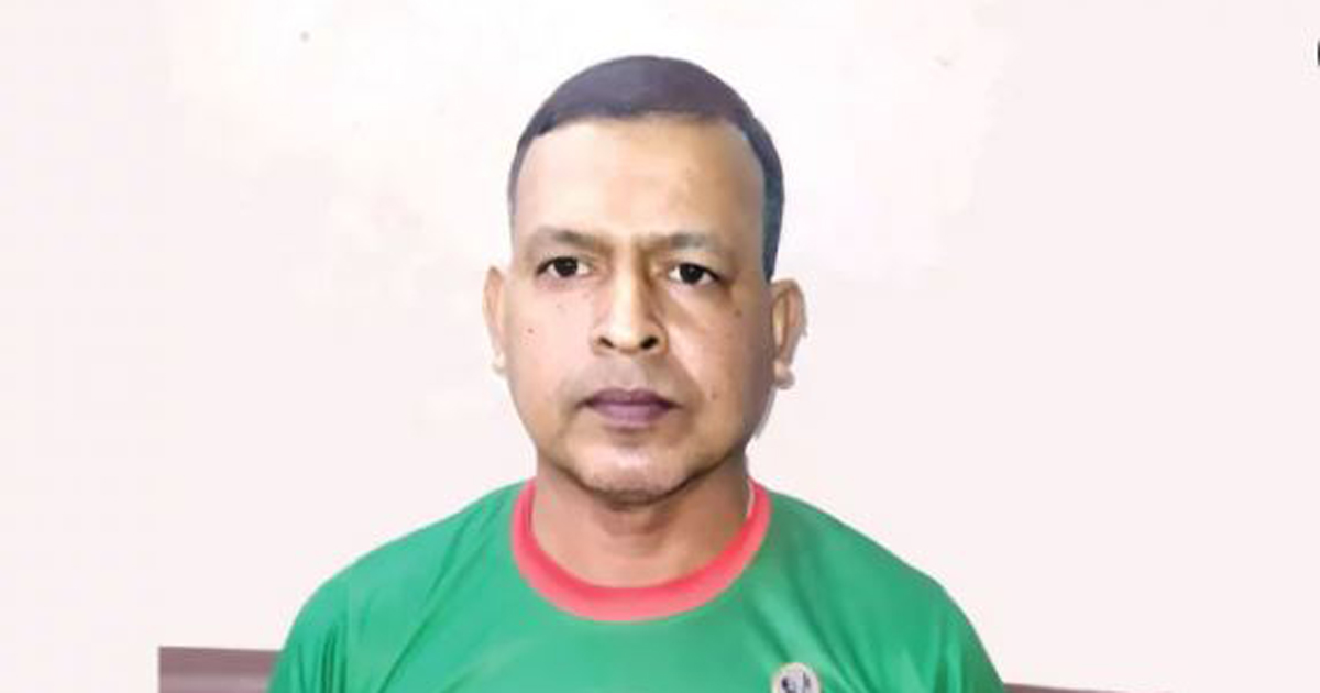 বিনা পয়সায় মুক্তিযোদ্ধাদের চুল কাটেন গোপাল