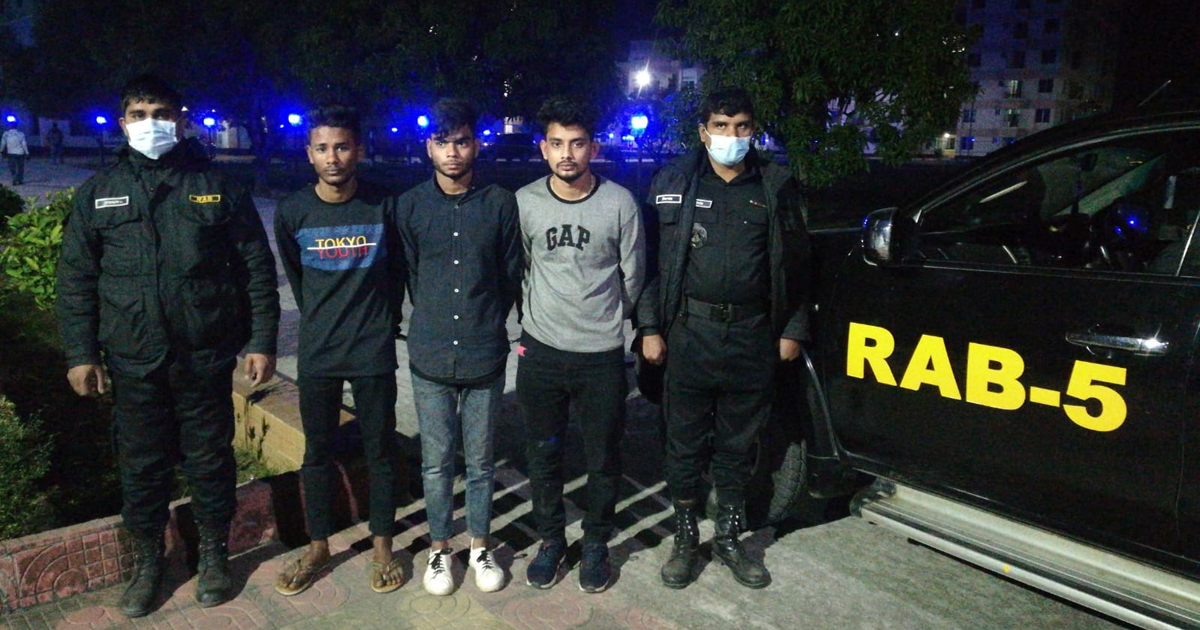 রাজশাহীতে র‌্যাবের ওপর মাদক ব্যবসায়ীদের হামলা, গ্রেফতার ৩