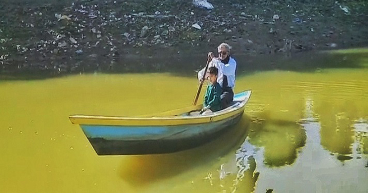 নিজের হাতে নৌকা বাওয়ার মজাই আলাদা : পরিকল্পনামন্ত্রী