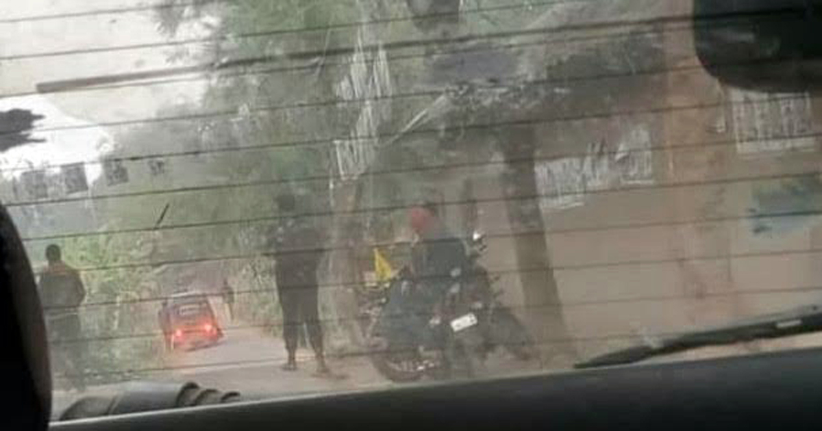 স্বতন্ত্র প্রার্থীর প্রচারণা ঠেকাতে বাড়ি ঘেরাওয়ের অভিযোগ