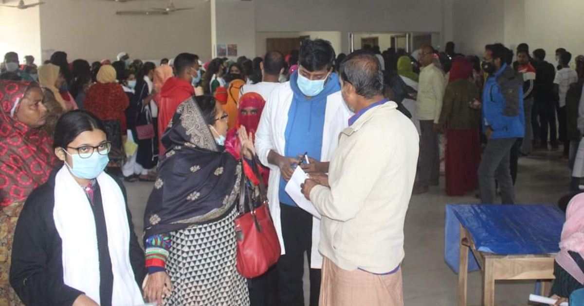 টিকাদান কেন্দ্রে অব্যবস্থাপনা, ফিরে যাচ্ছেন গ্রহীতারা!