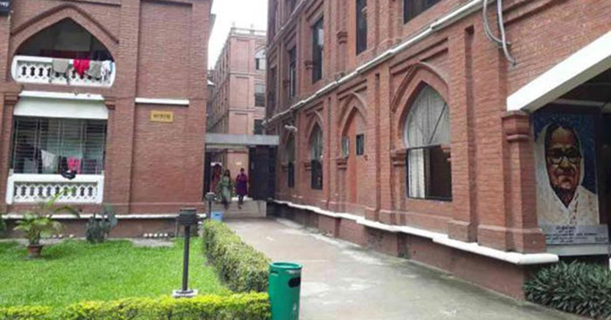 বিবাহিত ছাত্রী না থাকার বিধি-নিষেধ বাতিল চেয়ে আইনি নোটিশ