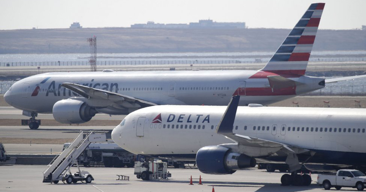 ওমিক্রন আতঙ্কে ১৫০০ ফ্লাইট বাতিল