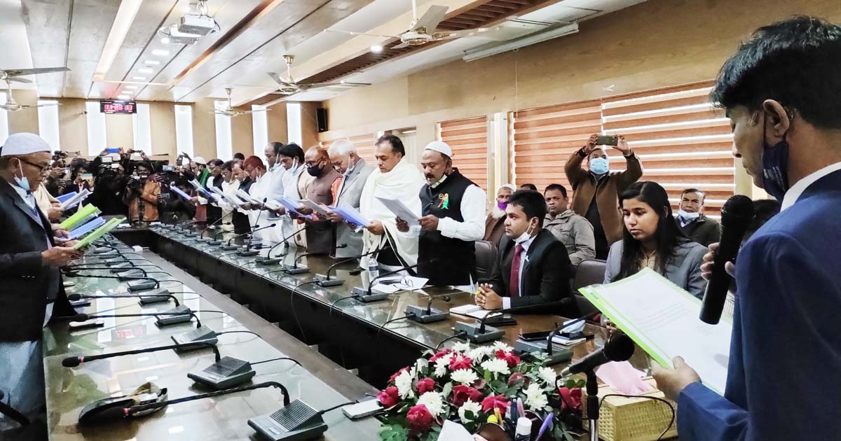 শপথ নিলেন নীলফামারীর ২২ ইউপি চেয়ারম্যান