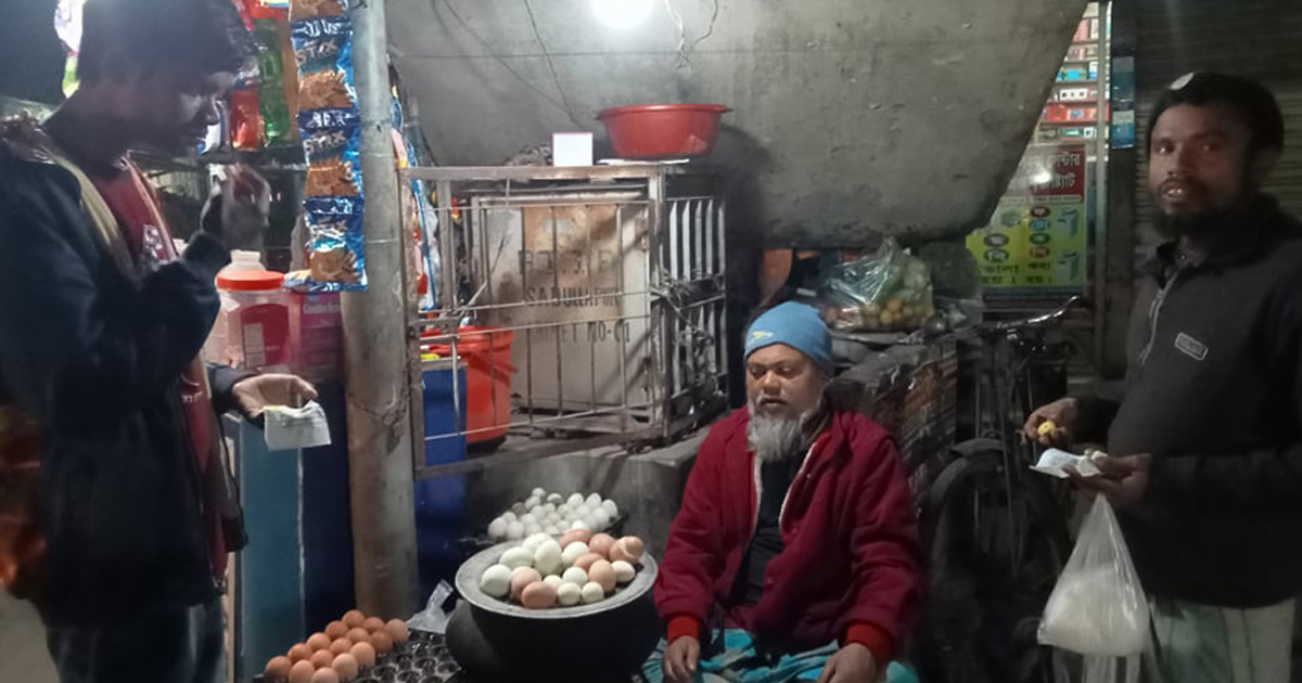 শীতে বেড়েছে সিদ্ধ ডিমের কদর