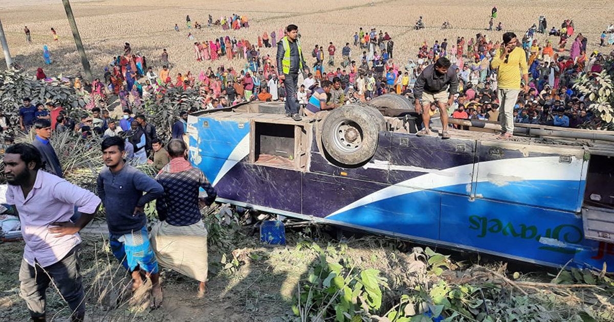 সিরাজগঞ্জে সড়ক দুর্ঘটনায় নারীসহ নিহত ৪