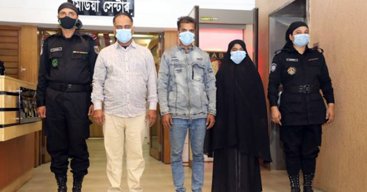 বাণিজ্য মেলায় জাল টাকা ছাড়ার প্রস্তুতি নিচ্ছিলেন তারা