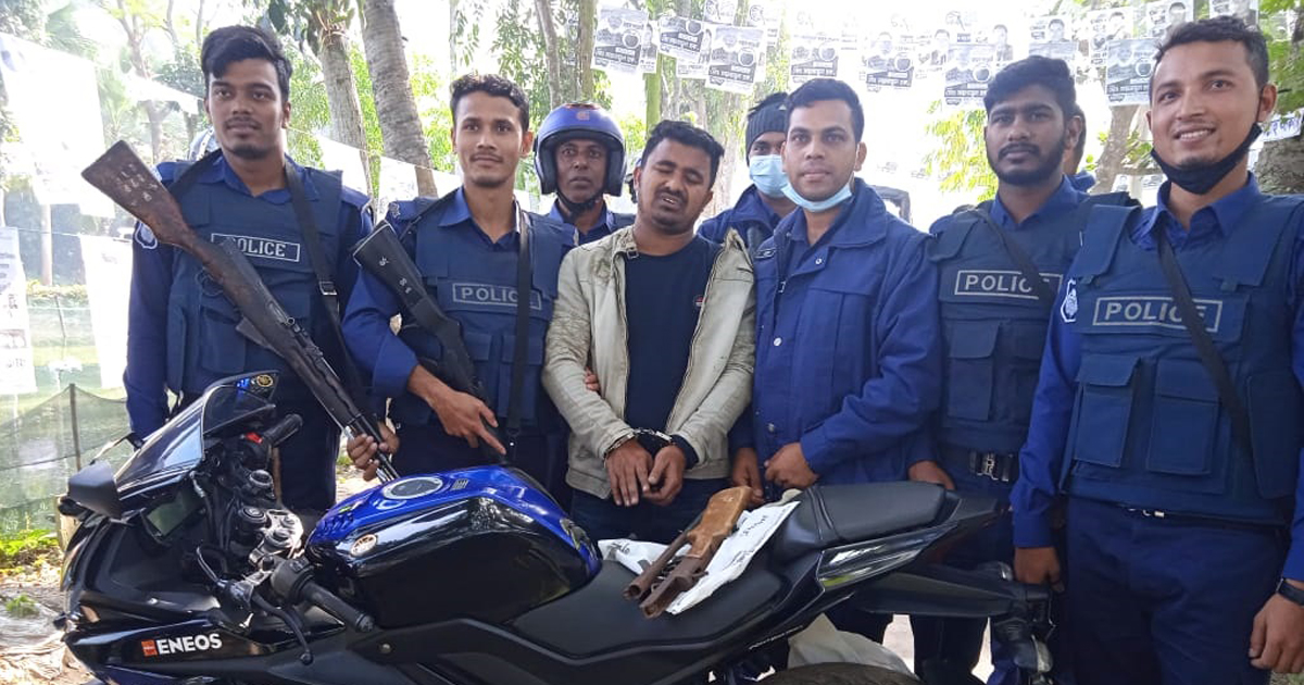 নোয়াখালীতে ভোটগ্রহণকালে বন্দুক-এলজিসহ যুবক আটক