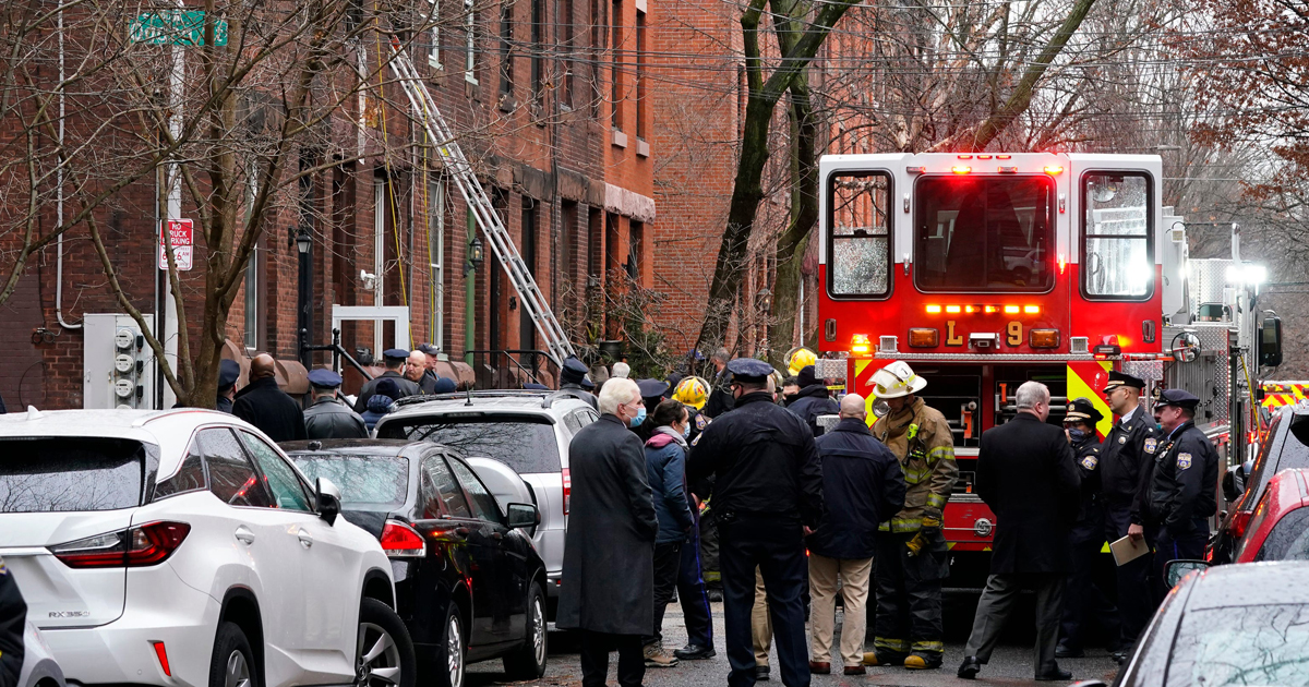 যুক্তরাষ্ট্রে ভয়াবহ আগুনে শিশুসহ ১৩ জনের মৃত্যু