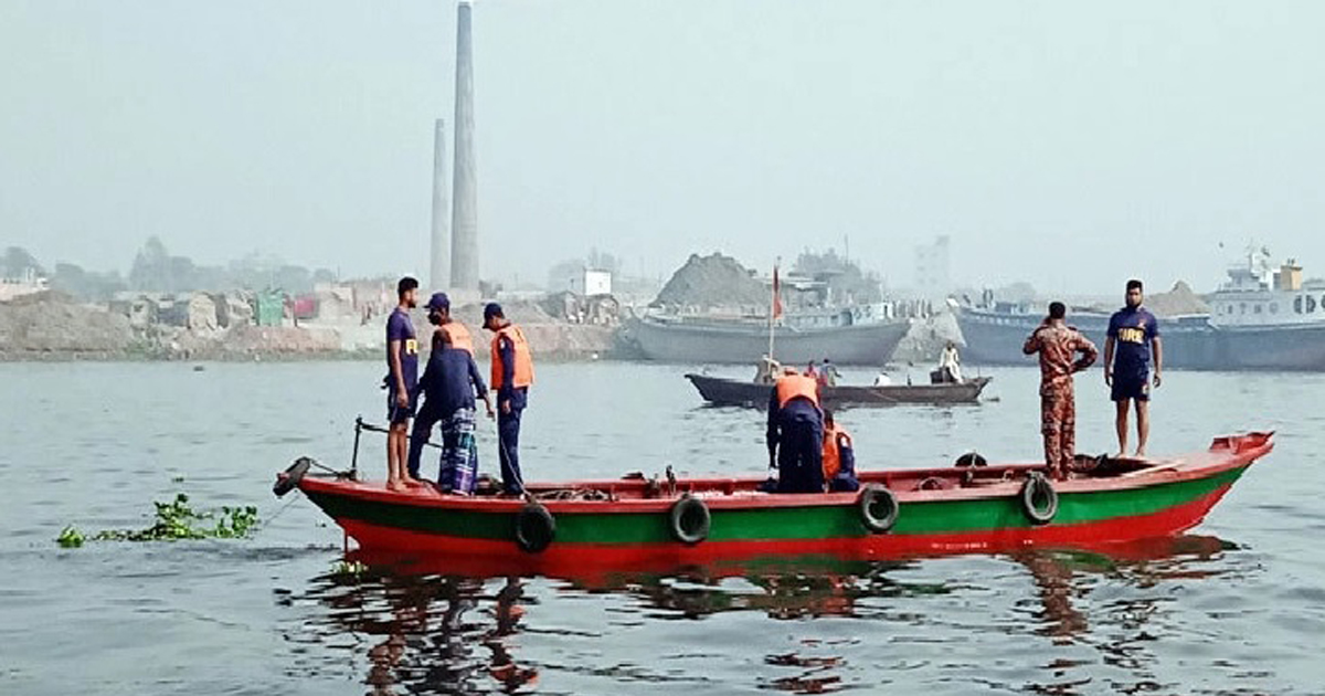 ফতুল্লায় ট্রলারডুবি : আরও ৩টিসহ ৯ মরদেহ উদ্ধার