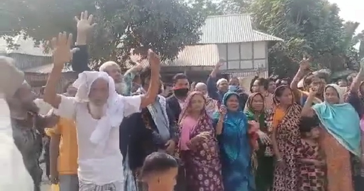 পদ্মা সেতু রেল সংযোগ প্রকল্পের ক্ষতিপূরণের দাবিতে বিক্ষোভ